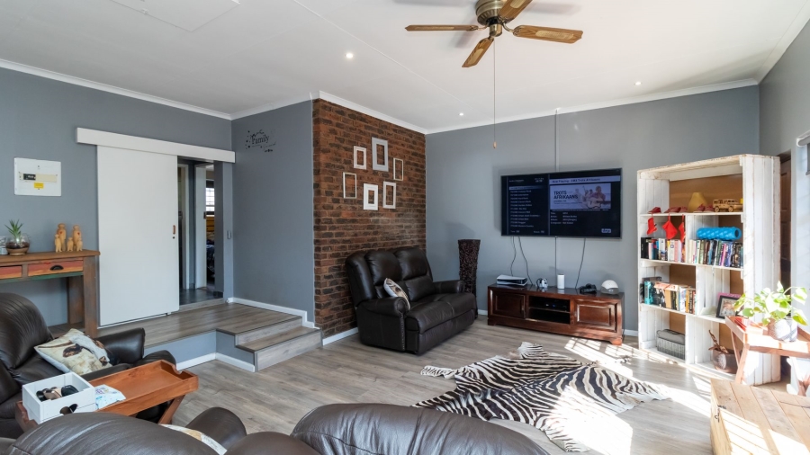 5 Bedroom Property for Sale in Aston Manor Gauteng