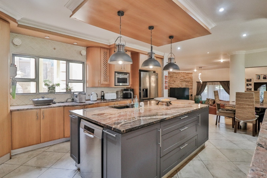7 Bedroom Property for Sale in Glenvista Gauteng