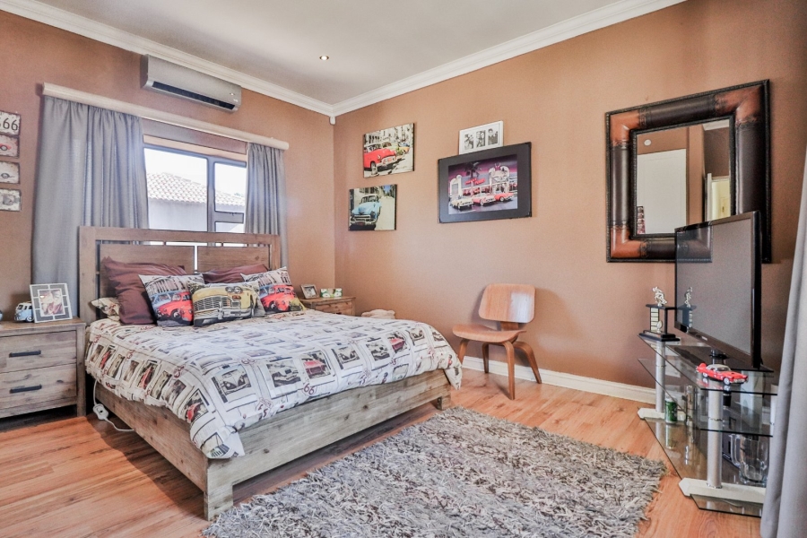 7 Bedroom Property for Sale in Glenvista Gauteng