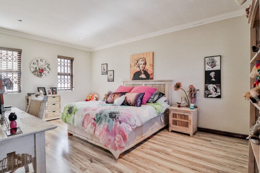 7 Bedroom Property for Sale in Glenvista Gauteng