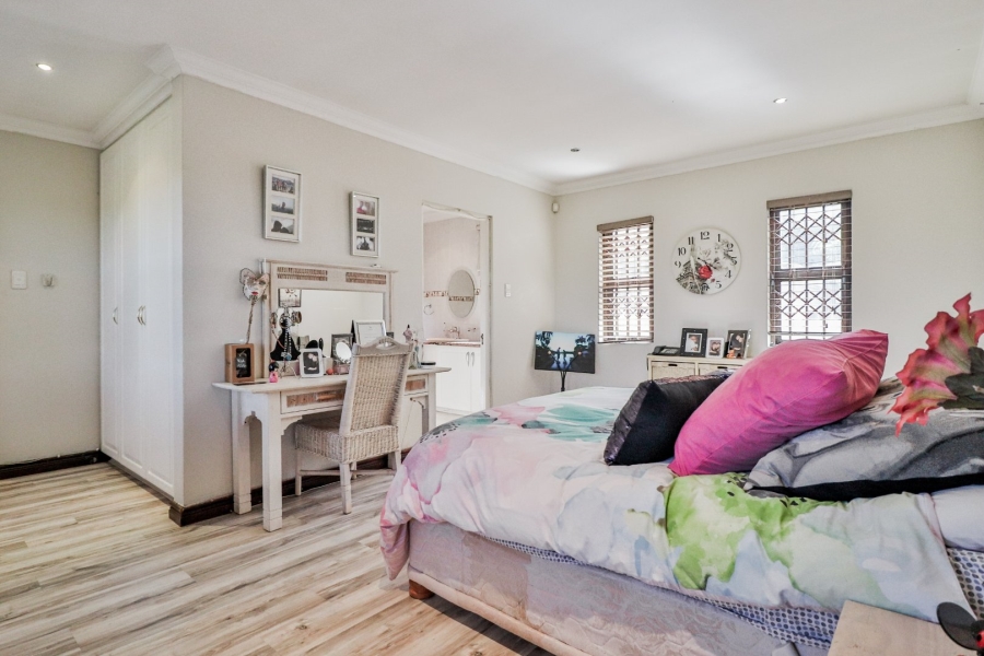 7 Bedroom Property for Sale in Glenvista Gauteng