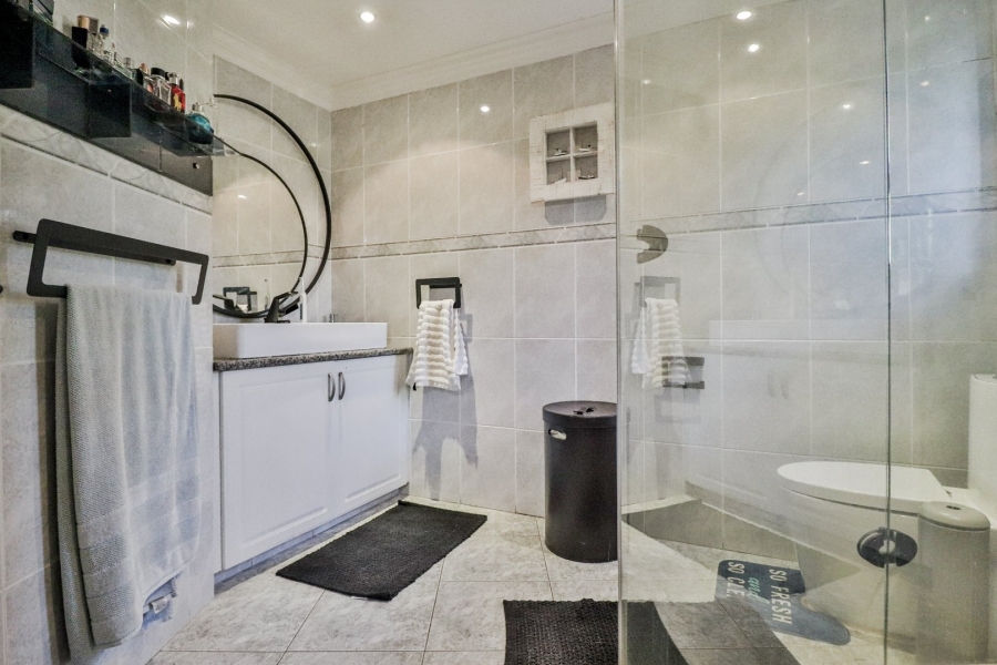 7 Bedroom Property for Sale in Glenvista Gauteng