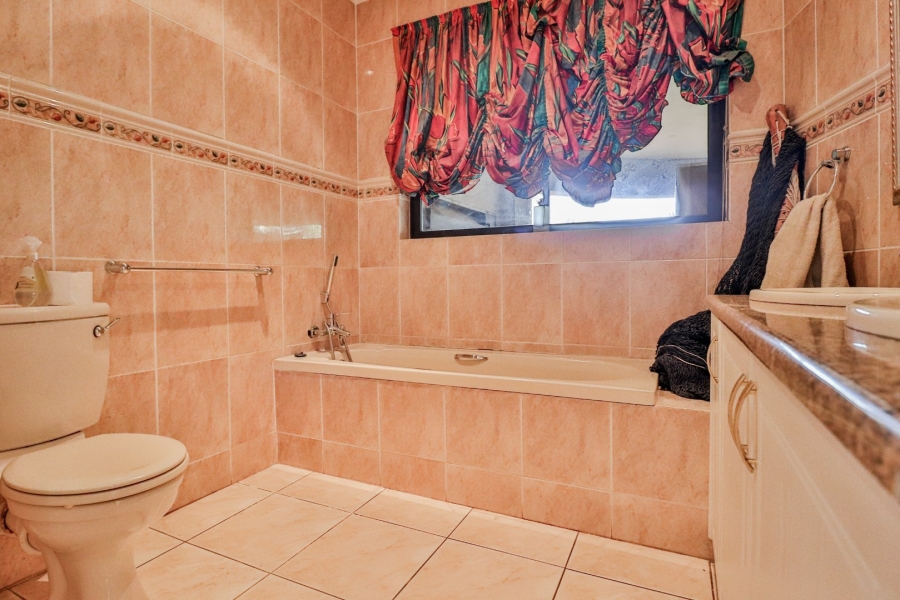7 Bedroom Property for Sale in Glenvista Gauteng