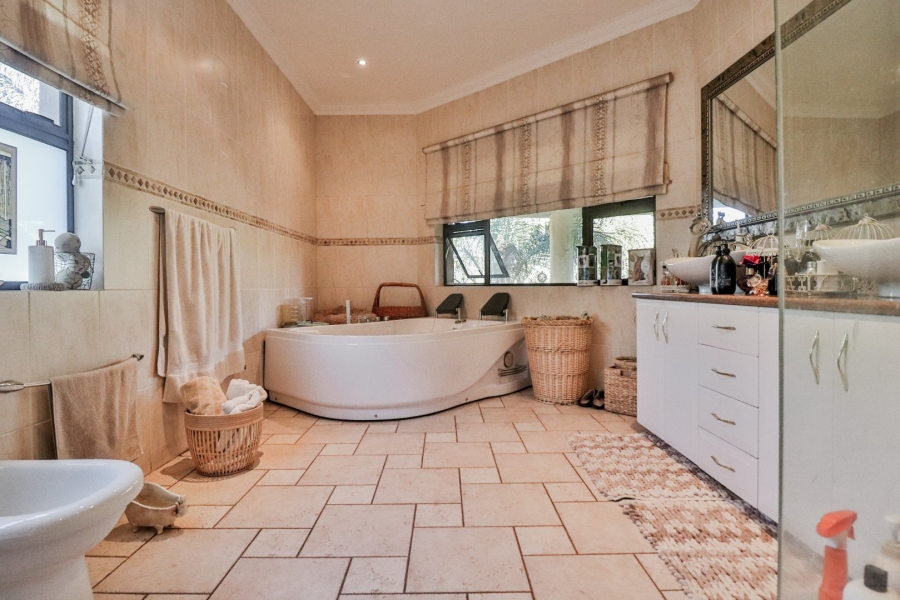 7 Bedroom Property for Sale in Glenvista Gauteng