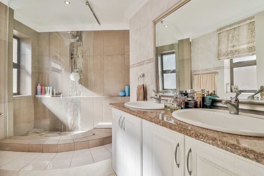 7 Bedroom Property for Sale in Glenvista Gauteng