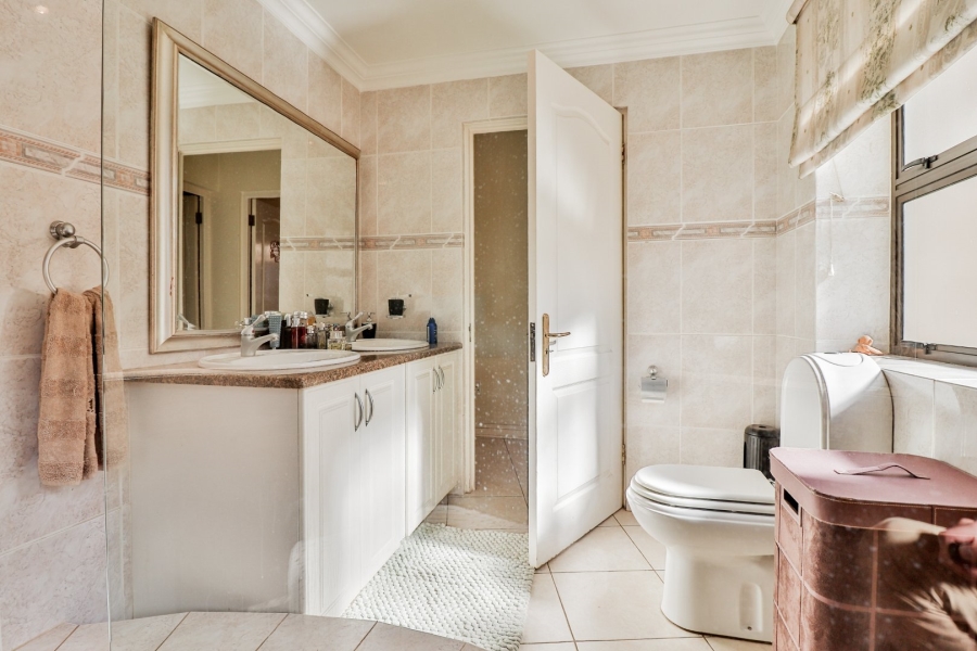 7 Bedroom Property for Sale in Glenvista Gauteng