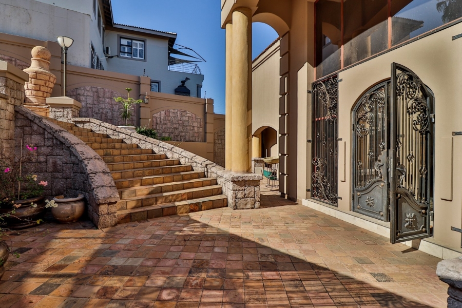 7 Bedroom Property for Sale in Glenvista Gauteng