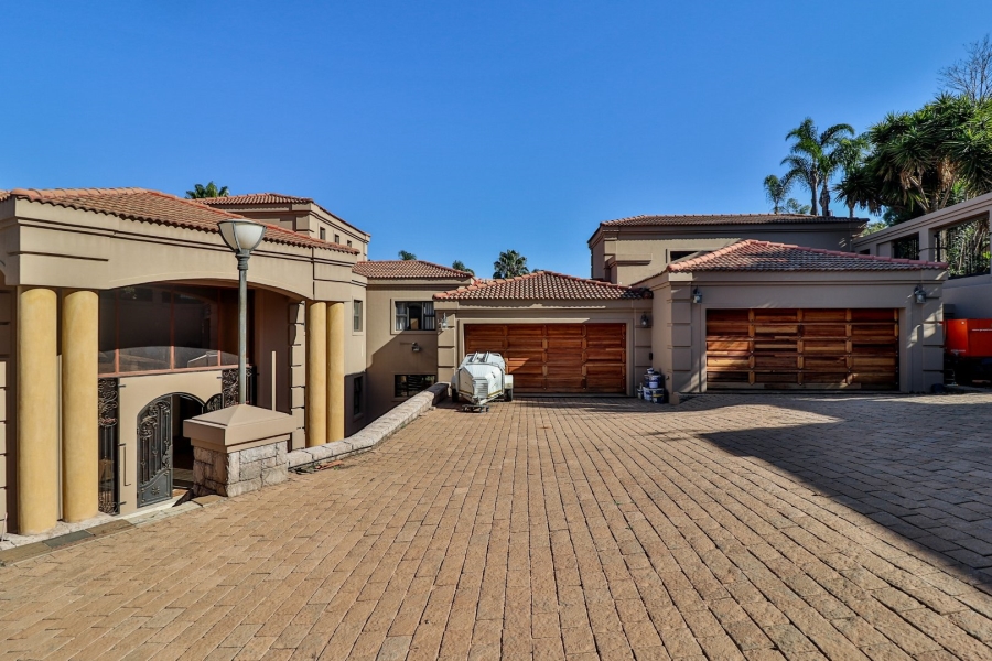 7 Bedroom Property for Sale in Glenvista Gauteng