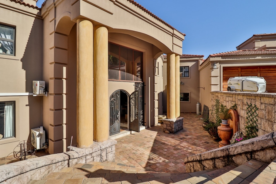7 Bedroom Property for Sale in Glenvista Gauteng