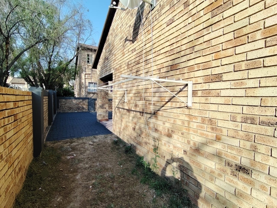 3 Bedroom Property for Sale in Rooihuiskraal North Gauteng