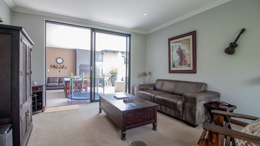 4 Bedroom Property for Sale in Lakeside Village Gauteng
