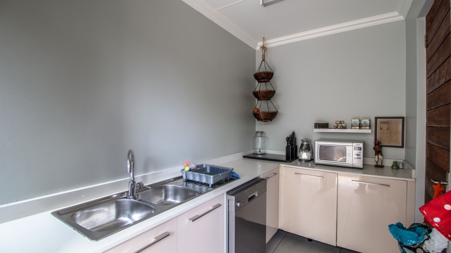 4 Bedroom Property for Sale in Lakeside Village Gauteng