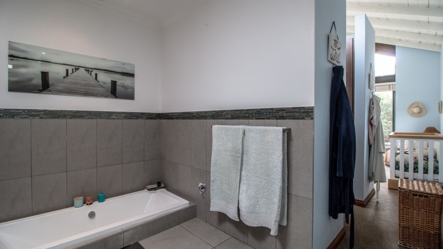 4 Bedroom Property for Sale in Lakeside Village Gauteng