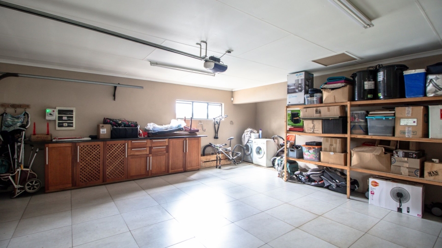 4 Bedroom Property for Sale in Lakeside Village Gauteng