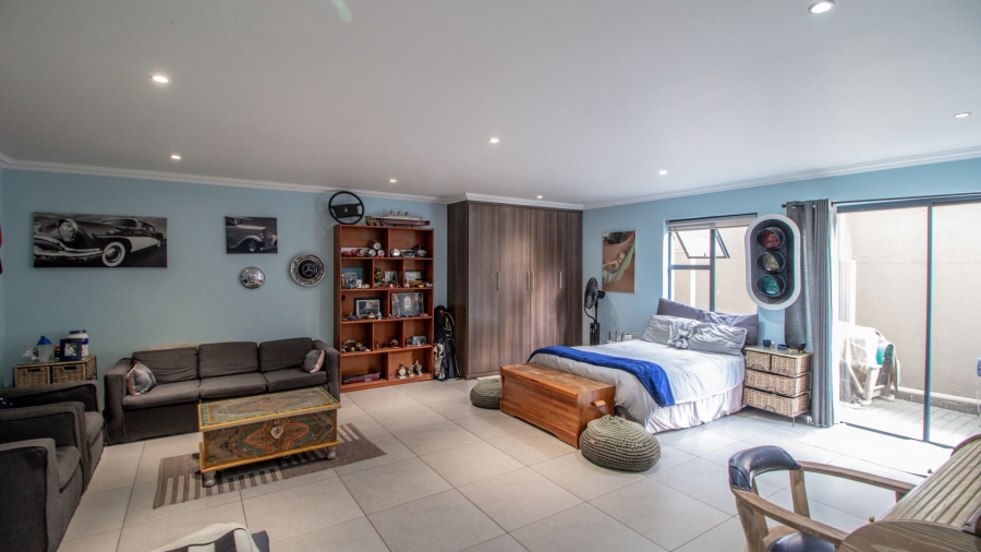 4 Bedroom Property for Sale in Lakeside Village Gauteng