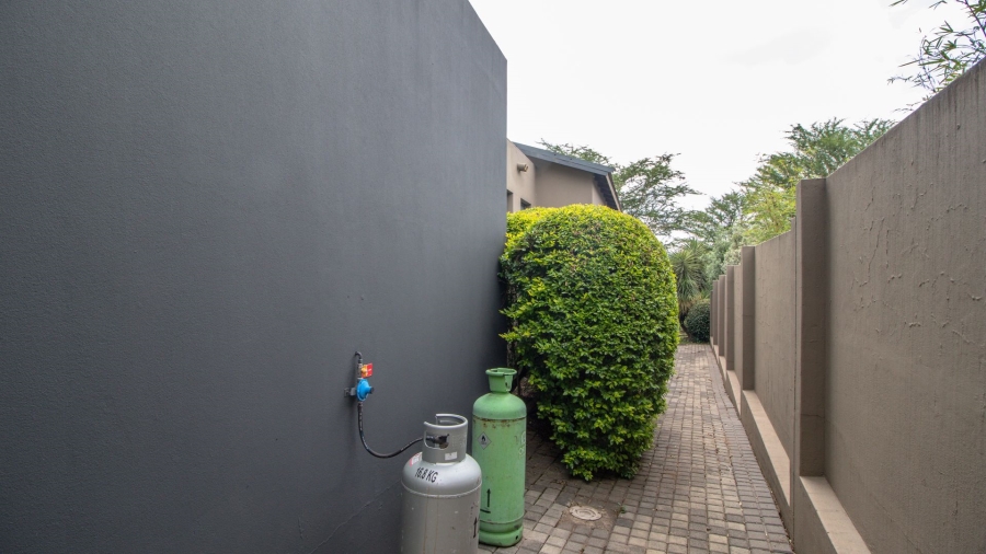 4 Bedroom Property for Sale in Lakeside Village Gauteng