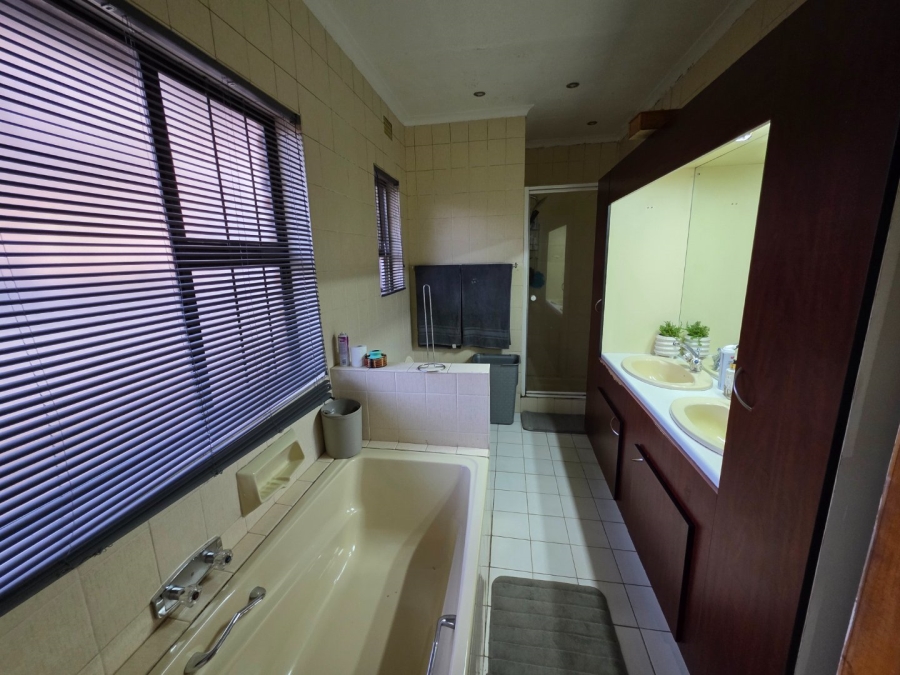 4 Bedroom Property for Sale in Vanderbijlpark SE 3 Gauteng