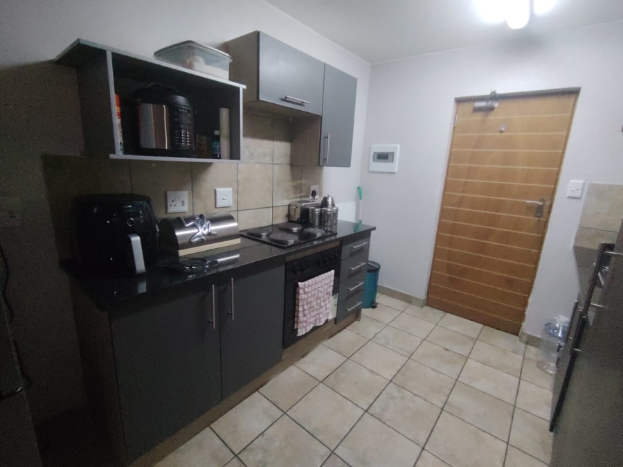 2 Bedroom Property for Sale in Rooihuiskraal North Gauteng