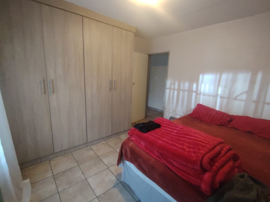 2 Bedroom Property for Sale in Rooihuiskraal North Gauteng