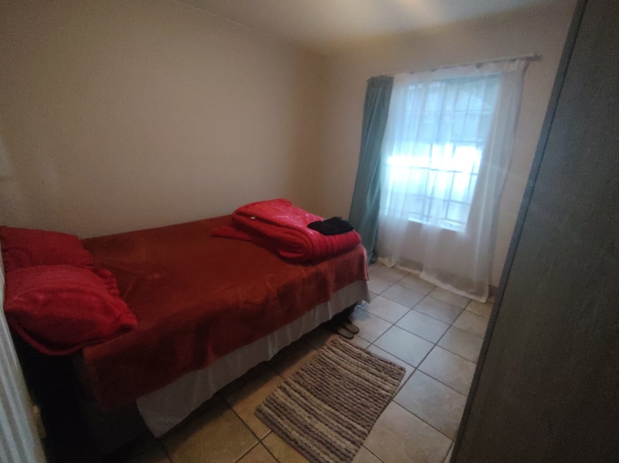 2 Bedroom Property for Sale in Rooihuiskraal North Gauteng