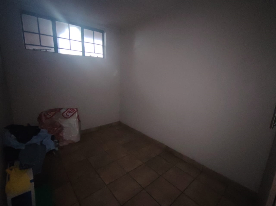 2 Bedroom Property for Sale in Rooihuiskraal North Gauteng