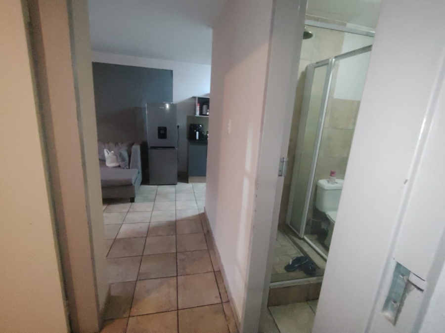 2 Bedroom Property for Sale in Rooihuiskraal North Gauteng