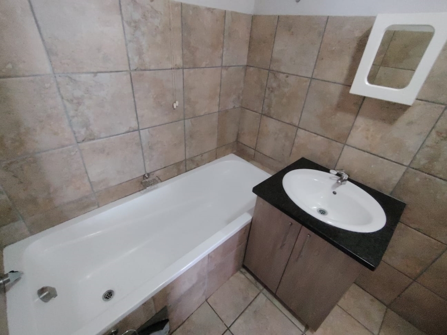 2 Bedroom Property for Sale in Amberfield Gauteng