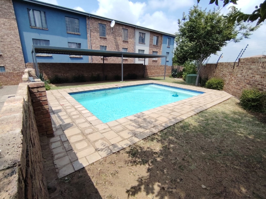 2 Bedroom Property for Sale in Amberfield Gauteng