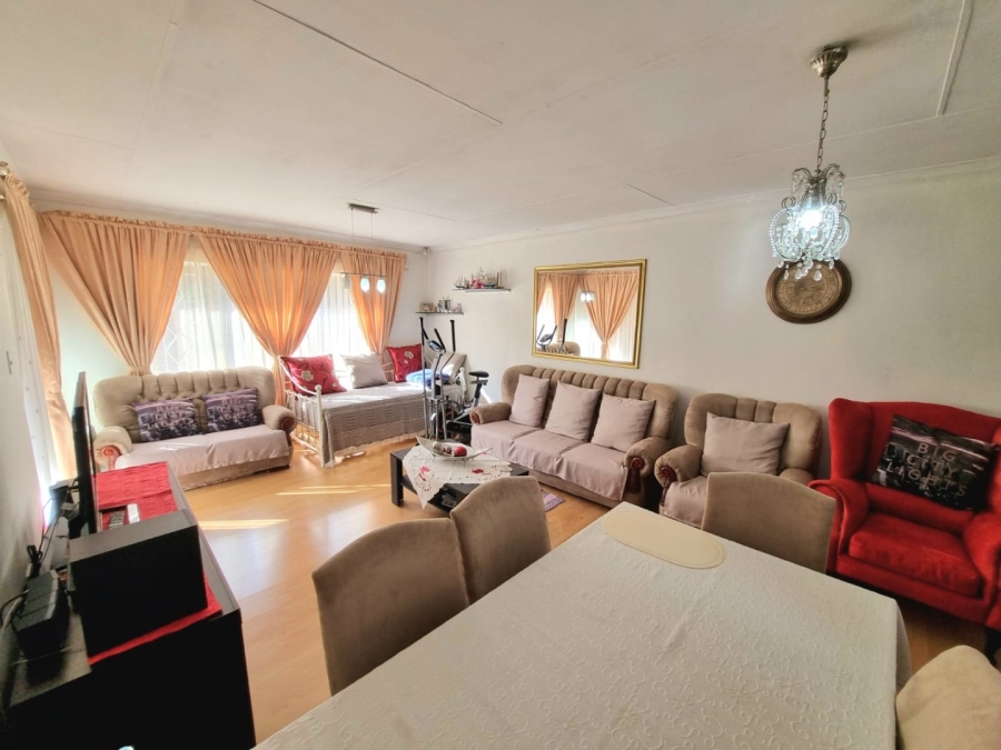 To Let 2 Bedroom Property for Rent in Ridgeway Gauteng