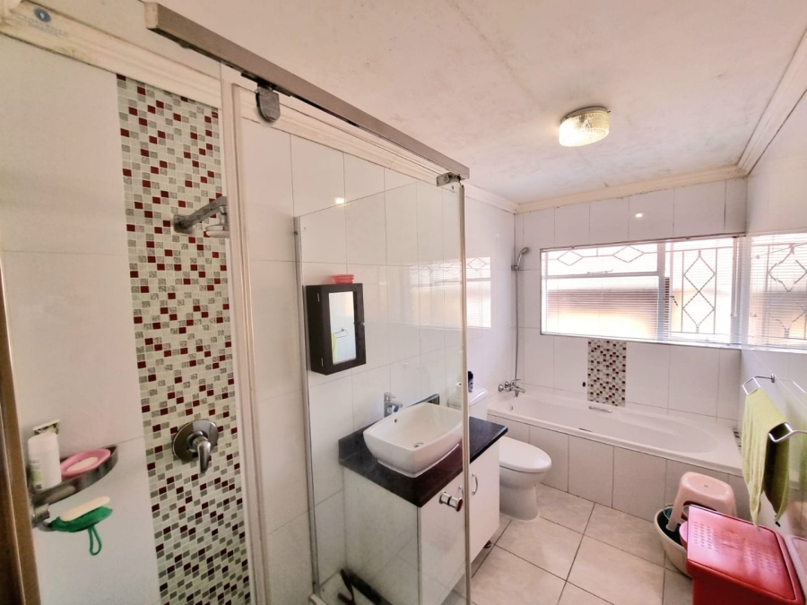To Let 2 Bedroom Property for Rent in Ridgeway Gauteng