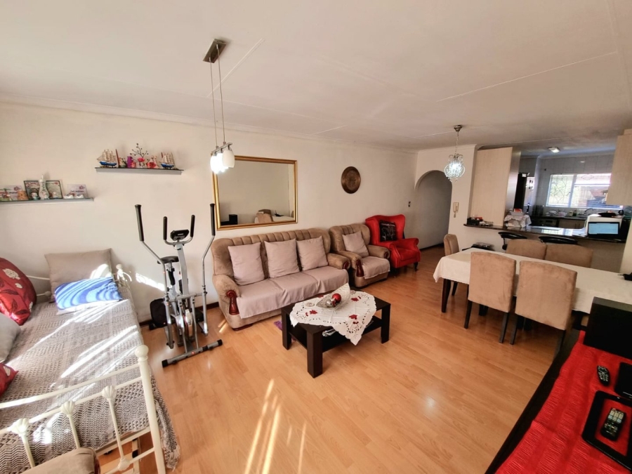 To Let 2 Bedroom Property for Rent in Ridgeway Gauteng