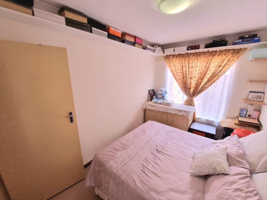 To Let 2 Bedroom Property for Rent in Ridgeway Gauteng