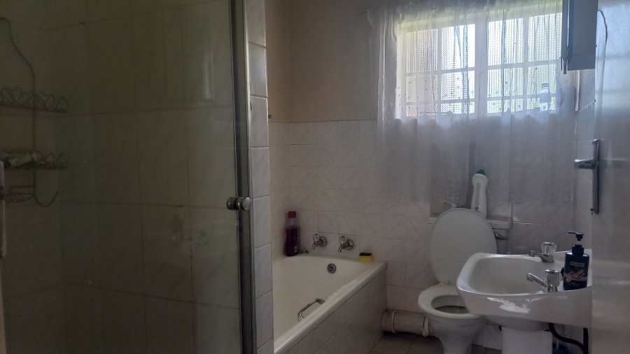 To Let 2 Bedroom Property for Rent in Noordwyk Gauteng