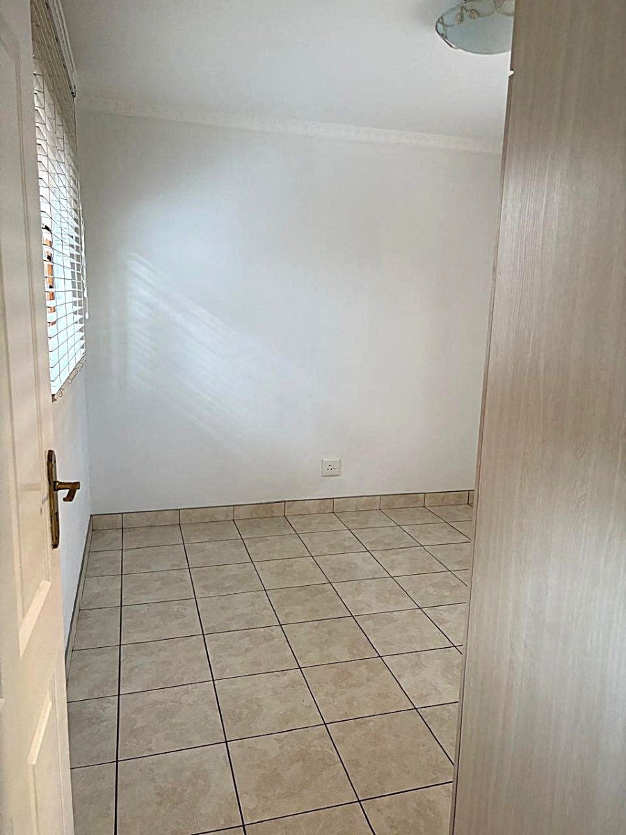 To Let 1 Bedroom Property for Rent in Greenside Gauteng