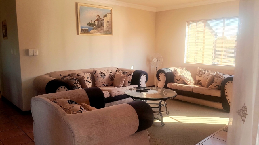 3 Bedroom Property for Sale in Die Hoewes Gauteng