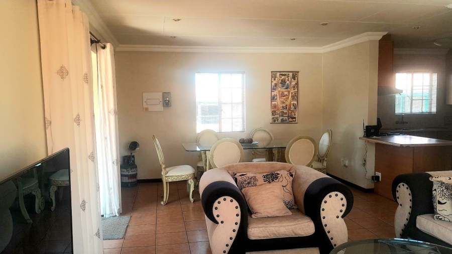 3 Bedroom Property for Sale in Die Hoewes Gauteng