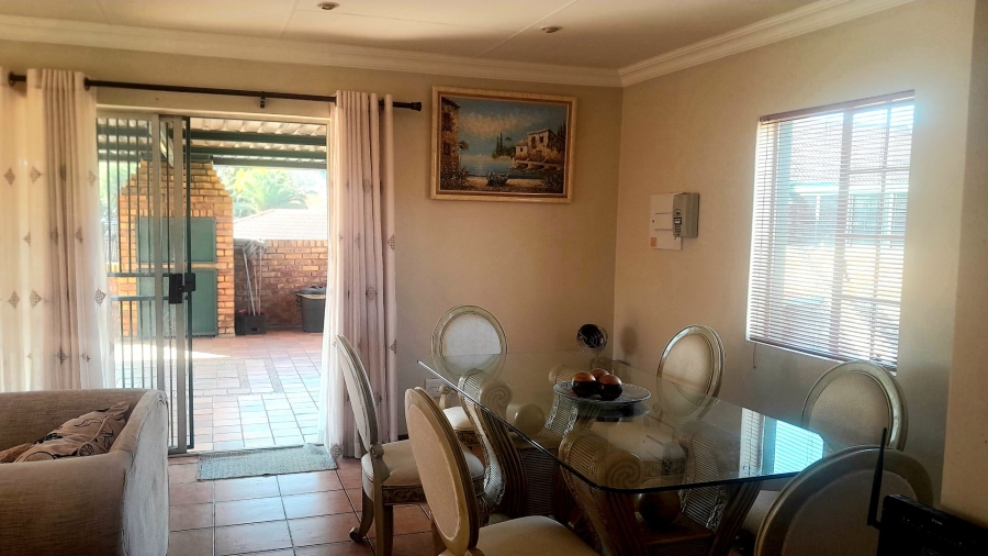 3 Bedroom Property for Sale in Die Hoewes Gauteng