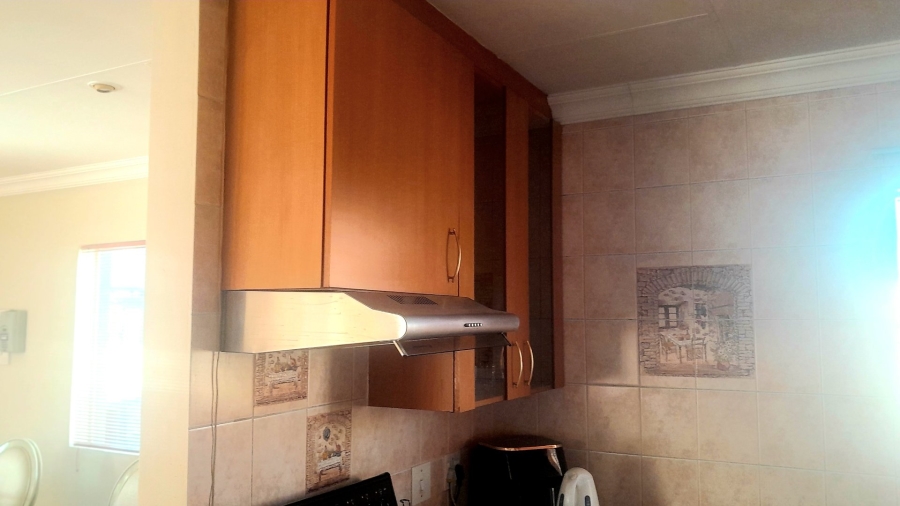 3 Bedroom Property for Sale in Die Hoewes Gauteng