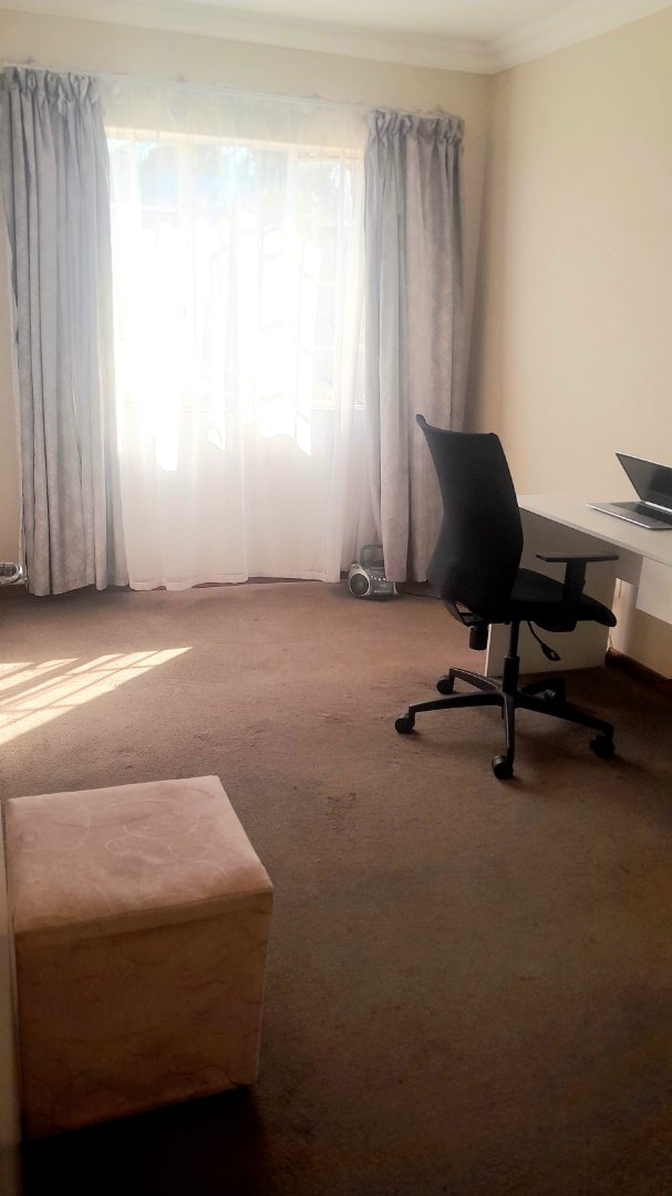 3 Bedroom Property for Sale in Die Hoewes Gauteng