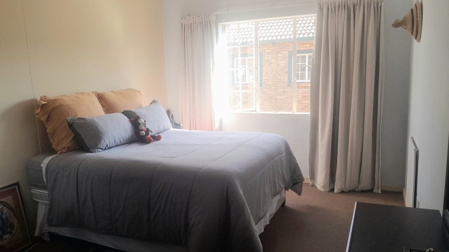 3 Bedroom Property for Sale in Die Hoewes Gauteng