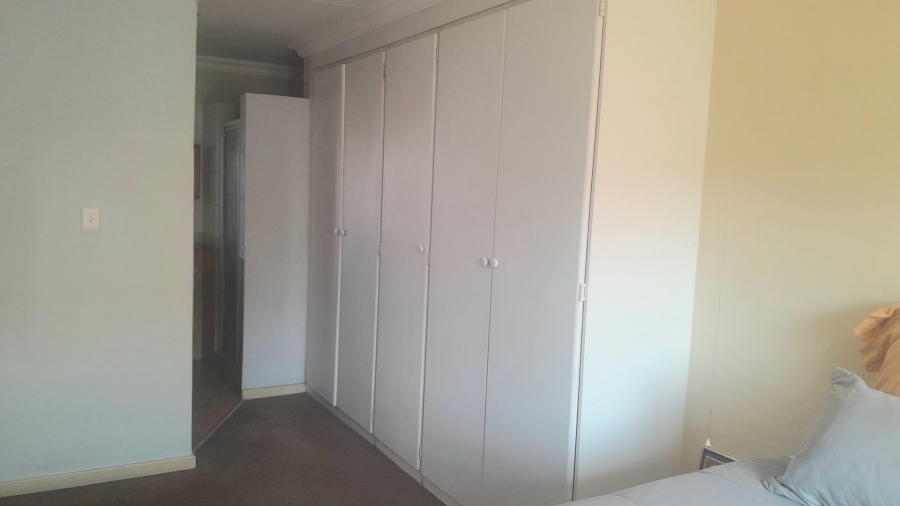 3 Bedroom Property for Sale in Die Hoewes Gauteng
