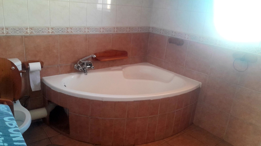 3 Bedroom Property for Sale in Die Hoewes Gauteng