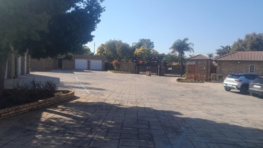 3 Bedroom Property for Sale in Die Hoewes Gauteng