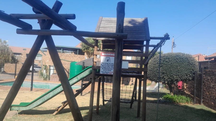 3 Bedroom Property for Sale in Die Hoewes Gauteng