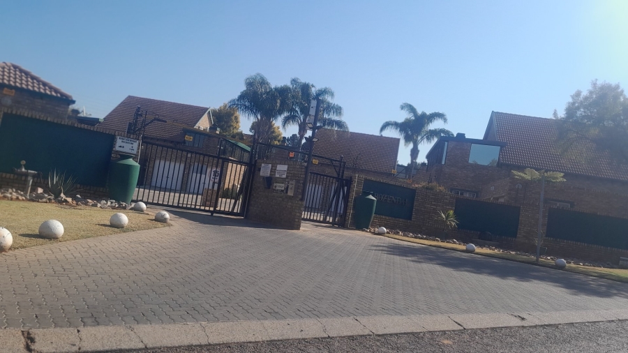 3 Bedroom Property for Sale in Die Hoewes Gauteng