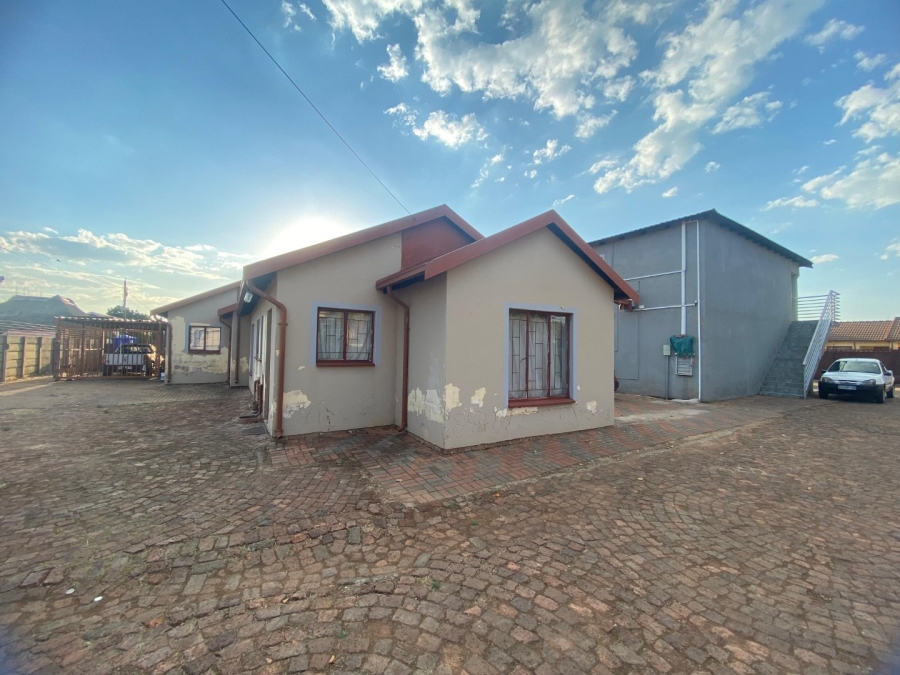 10 Bedroom Property for Sale in Silverton Gauteng