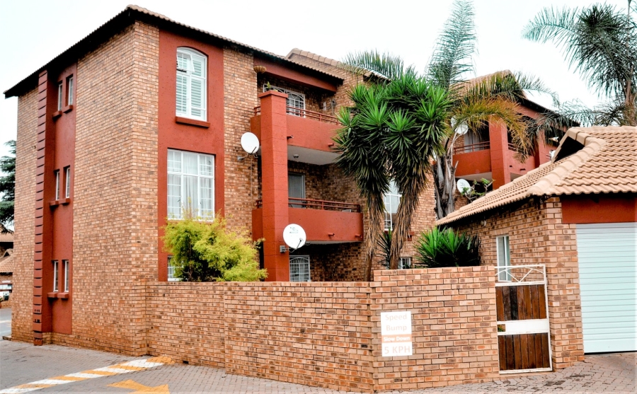 2 Bedroom Property for Sale in Die Hoewes Gauteng