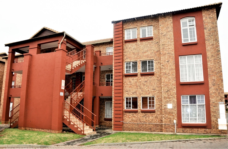 2 Bedroom Property for Sale in Die Hoewes Gauteng
