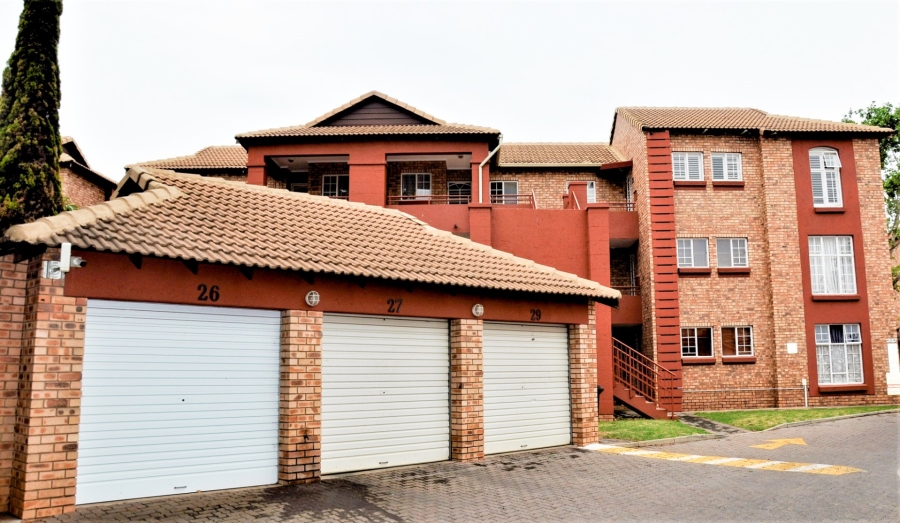 2 Bedroom Property for Sale in Die Hoewes Gauteng