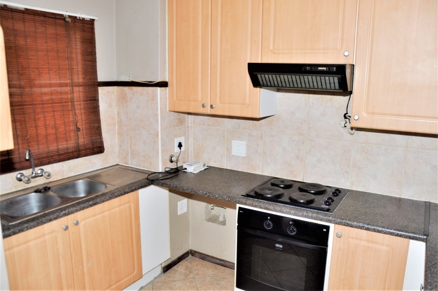 2 Bedroom Property for Sale in Die Hoewes Gauteng